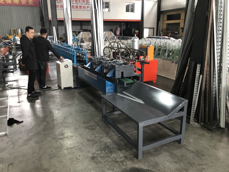 中拓全自動吊頂T型龍骨設備
