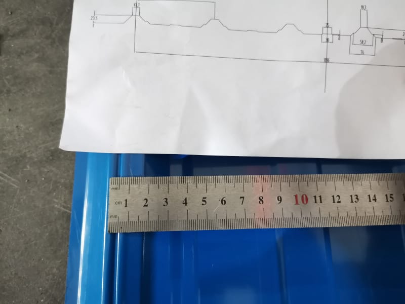 巴拿馬電動雙層壓瓦機設(shè)備